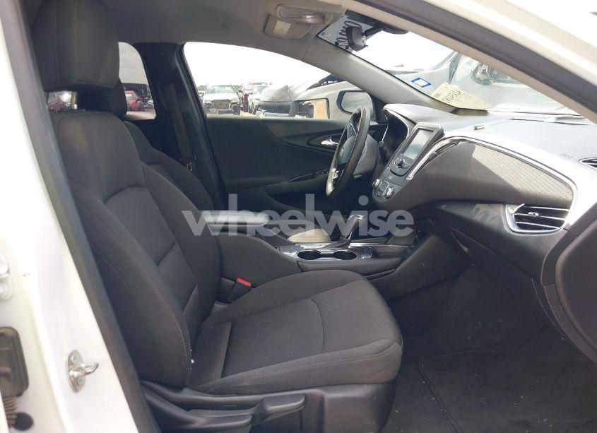 Photo 5 of 2018 Chevrolet Malibu LT (VIN 1G1ZD5ST5JF253628)