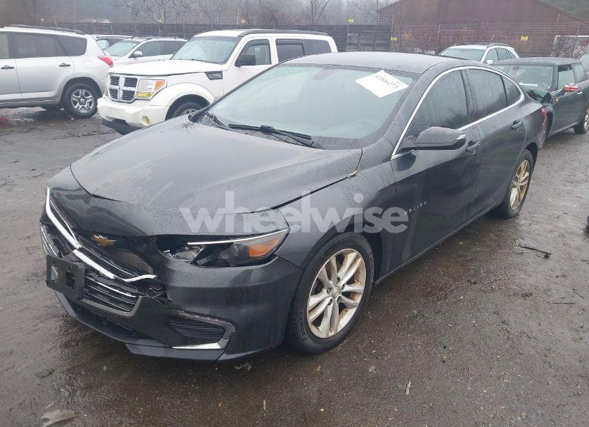 Photo 2 of 2018 Chevrolet Malibu LT (VIN 1G1ZD5ST5JF254732)