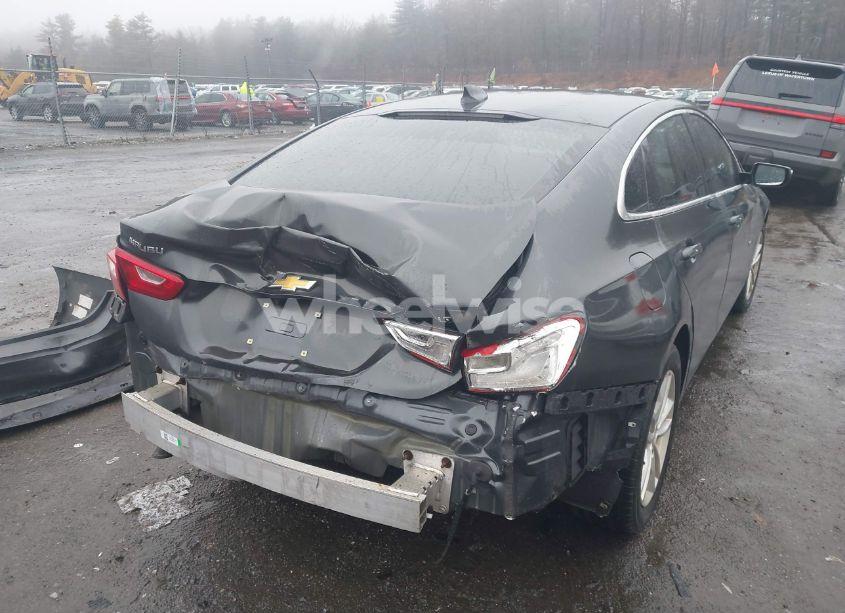 Photo 4 of 2018 Chevrolet Malibu LT (VIN 1G1ZD5ST5JF254732)