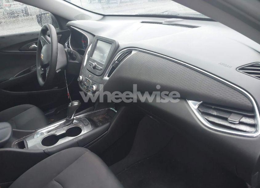 Photo 5 of 2018 Chevrolet Malibu LT (VIN 1G1ZD5ST5JF254732)