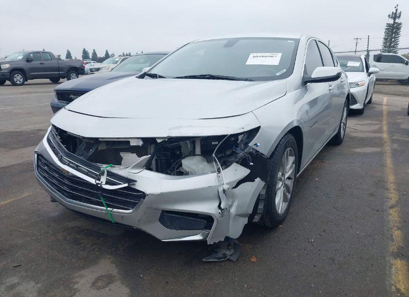 Photo 2 of 2018 Chevrolet Malibu LT (VIN 1G1ZD5ST5JF262877)