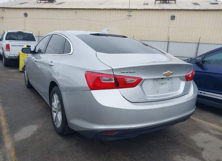 Photo 3 of 2018 Chevrolet Malibu LT (VIN 1G1ZD5ST5JF262877)