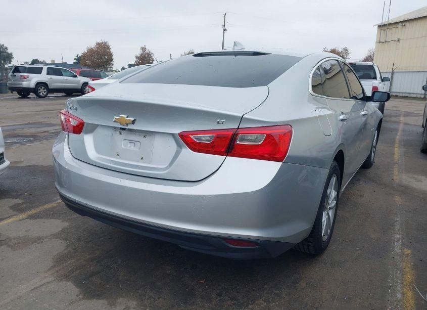 Photo 4 of 2018 Chevrolet Malibu LT (VIN 1G1ZD5ST5JF262877)