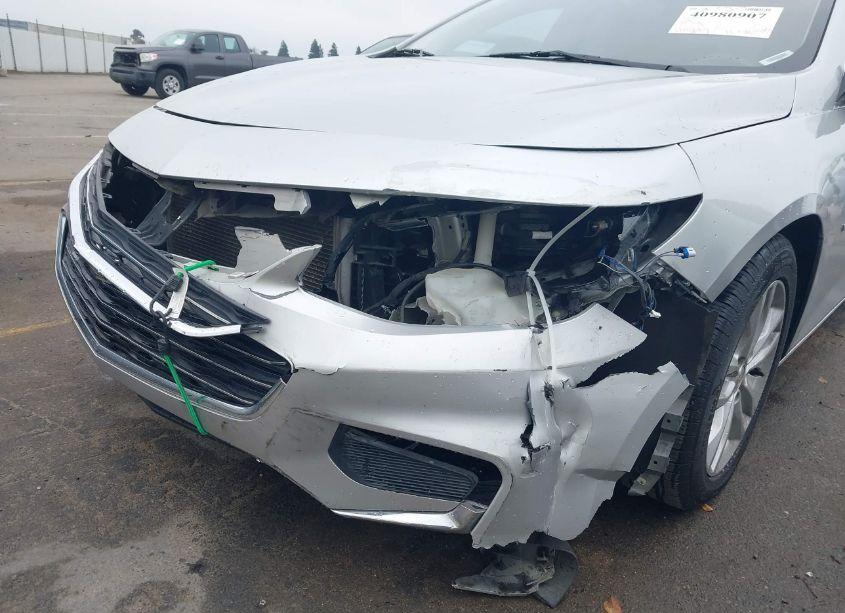 Photo 6 of 2018 Chevrolet Malibu LT (VIN 1G1ZD5ST5JF262877)