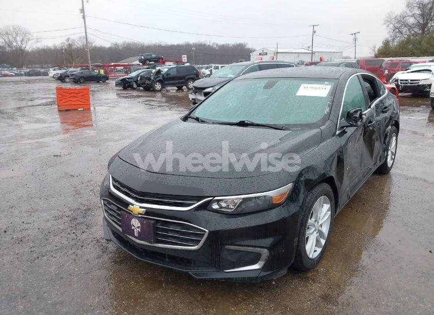 Photo 2 of 2018 Chevrolet Malibu LT (VIN 1G1ZD5ST5JF266444)