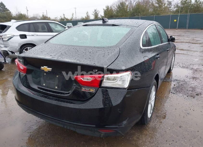 Photo 4 of 2018 Chevrolet Malibu LT (VIN 1G1ZD5ST5JF266444)