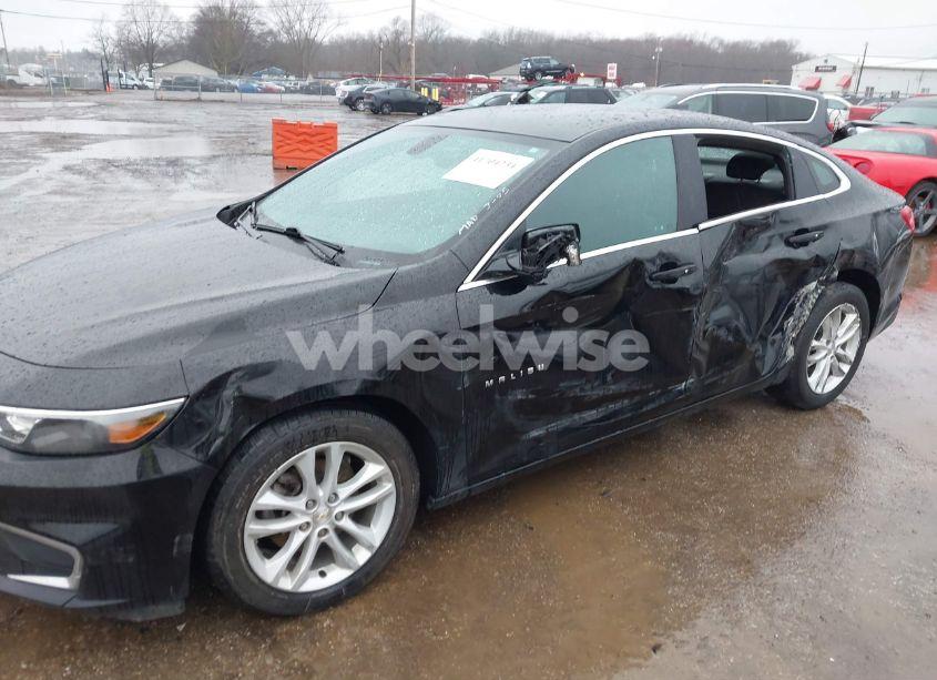 Photo 6 of 2018 Chevrolet Malibu LT (VIN 1G1ZD5ST5JF266444)