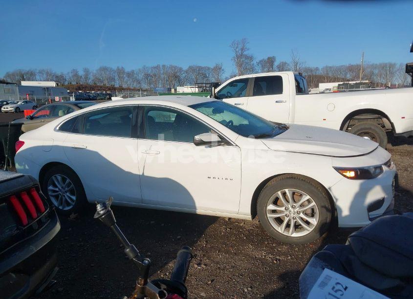 Photo 14 of 2018 Chevrolet Malibu LT (VIN 1G1ZD5ST5JF267044)