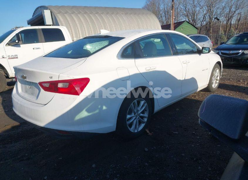 Photo 4 of 2018 Chevrolet Malibu LT (VIN 1G1ZD5ST5JF267044)