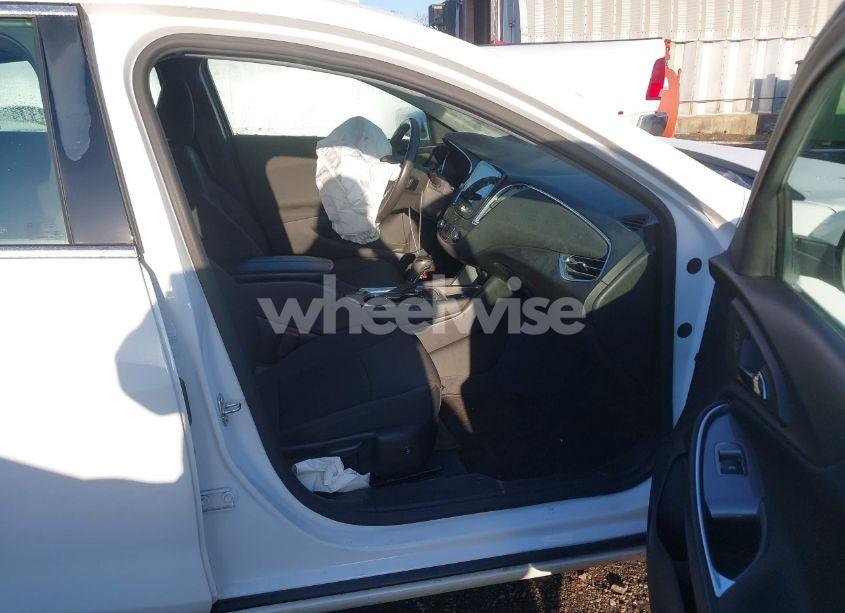 Photo 5 of 2018 Chevrolet Malibu LT (VIN 1G1ZD5ST5JF267044)