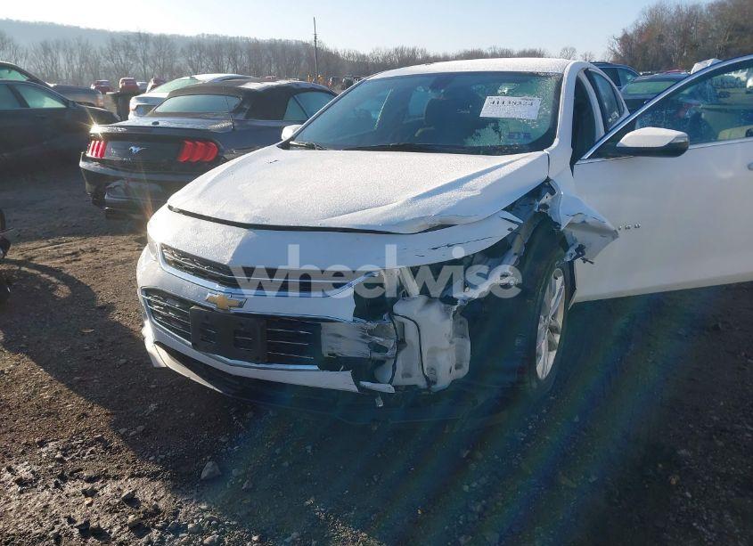 Photo 6 of 2018 Chevrolet Malibu LT (VIN 1G1ZD5ST5JF267044)