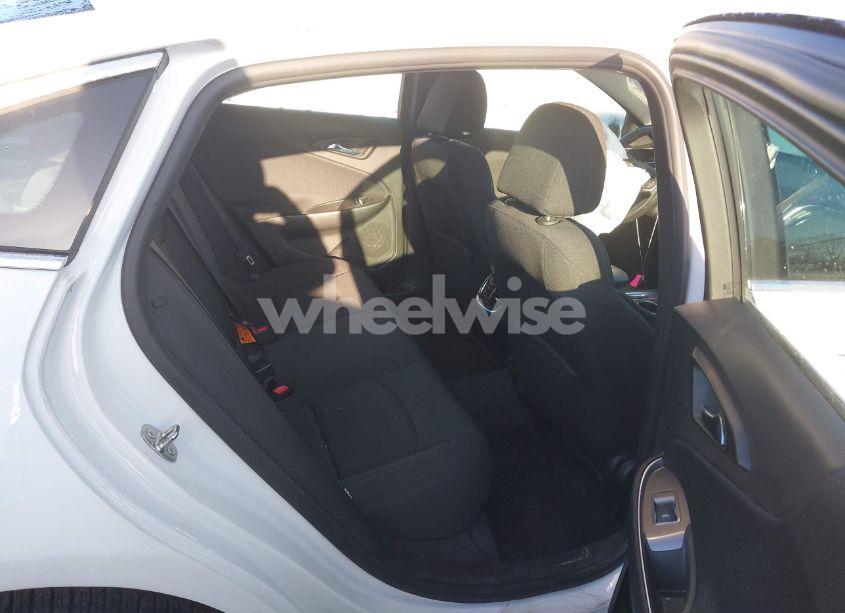 Photo 8 of 2018 Chevrolet Malibu LT (VIN 1G1ZD5ST5JF267044)