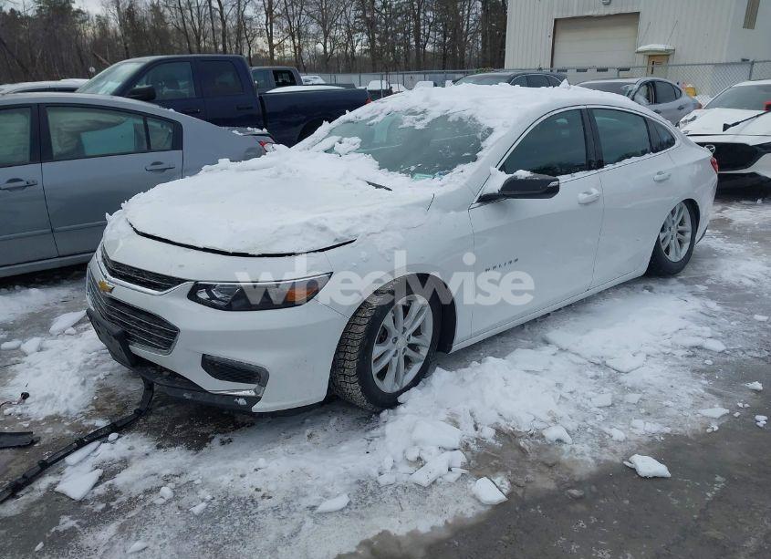 Photo 2 of 2018 Chevrolet Malibu LT (VIN 1G1ZD5ST5JF267531)