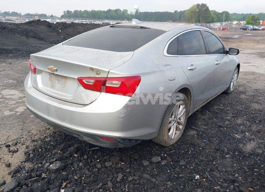 Photo 4 of 2018 Chevrolet Malibu LT (VIN 1G1ZD5ST5JF278853)