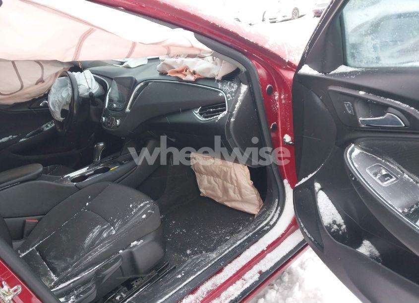 Photo 5 of 2018 Chevrolet Malibu LT (VIN 1G1ZD5ST5JF283468)