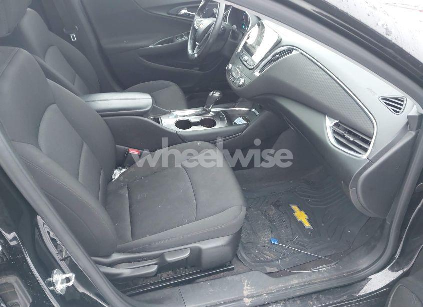 Photo 5 of 2018 Chevrolet Malibu LT (VIN 1G1ZD5ST5JF284944)