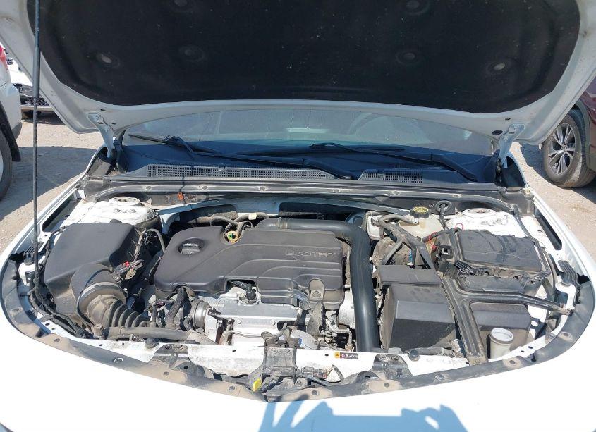 Photo 10 of 2019 Chevrolet Malibu LT (VIN 1G1ZD5ST5KF109823)