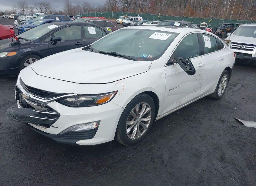 Photo 2 of 2019 Chevrolet Malibu LT (VIN 1G1ZD5ST5KF142059)