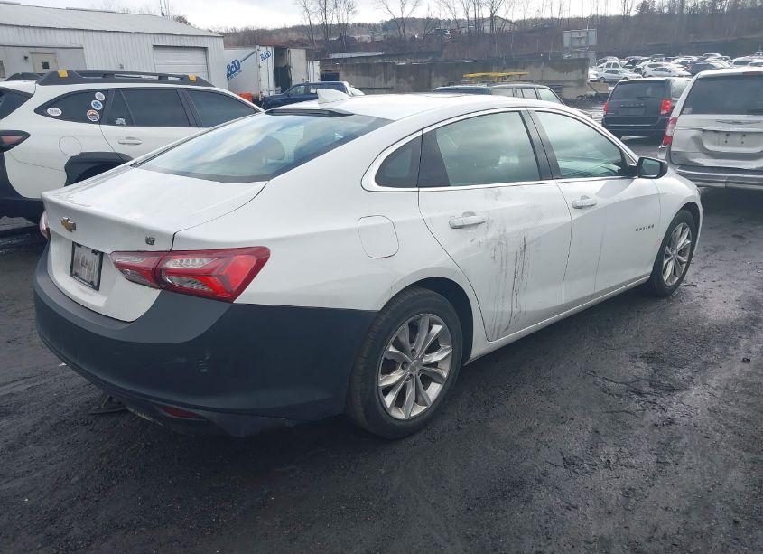 Photo 4 of 2019 Chevrolet Malibu LT (VIN 1G1ZD5ST5KF142059)