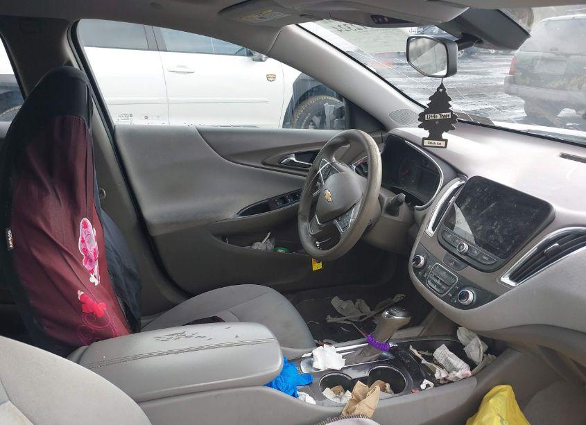 Photo 5 of 2019 Chevrolet Malibu LT (VIN 1G1ZD5ST5KF142059)