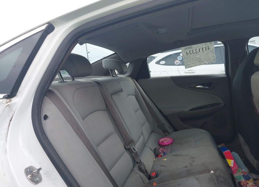 Photo 8 of 2019 Chevrolet Malibu LT (VIN 1G1ZD5ST5KF142059)