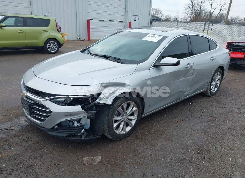 Photo 2 of 2019 Chevrolet Malibu LT (VIN 1G1ZD5ST5KF172288)