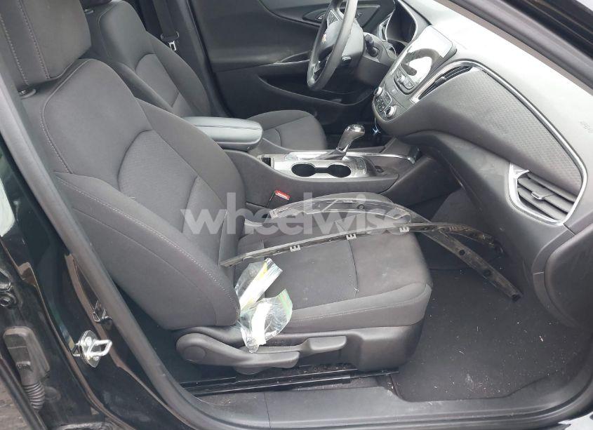 Photo 5 of 2019 Chevrolet Malibu LT (VIN 1G1ZD5ST5KF172792)