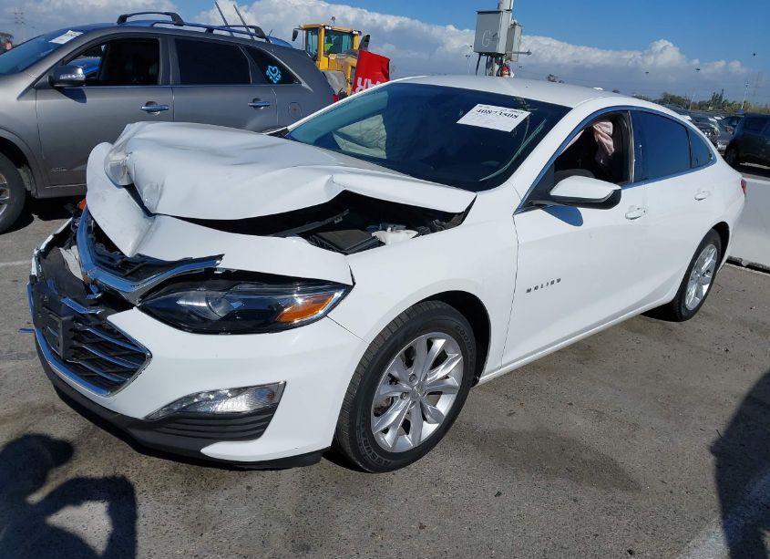 Photo 2 of 2019 Chevrolet Malibu LT (VIN 1G1ZD5ST5KF185767)