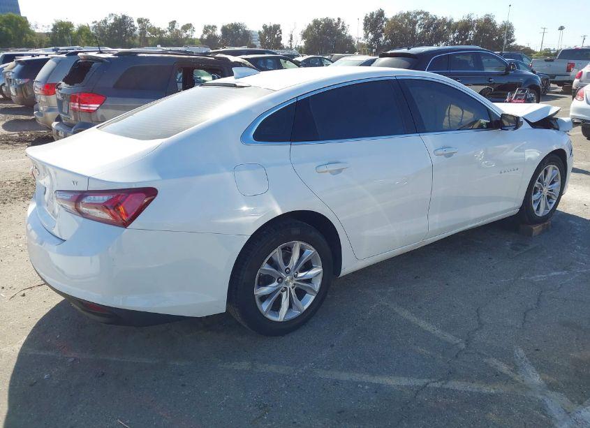 Photo 4 of 2019 Chevrolet Malibu LT (VIN 1G1ZD5ST5KF185767)