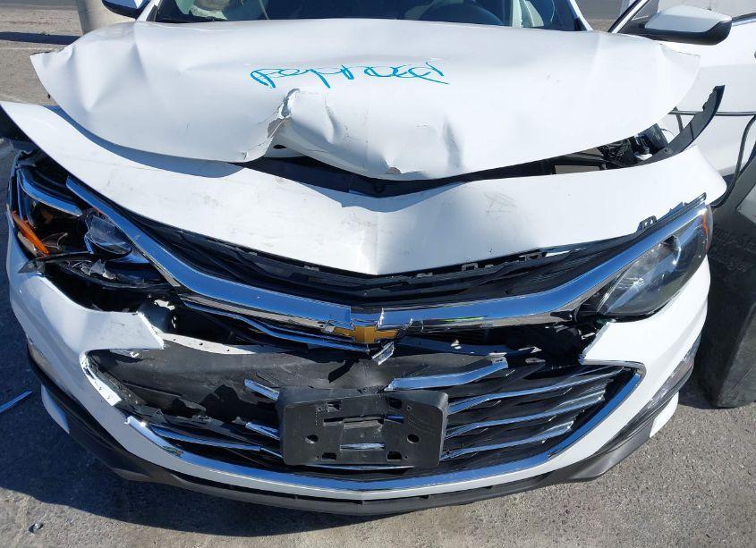 Photo 6 of 2019 Chevrolet Malibu LT (VIN 1G1ZD5ST5KF185767)