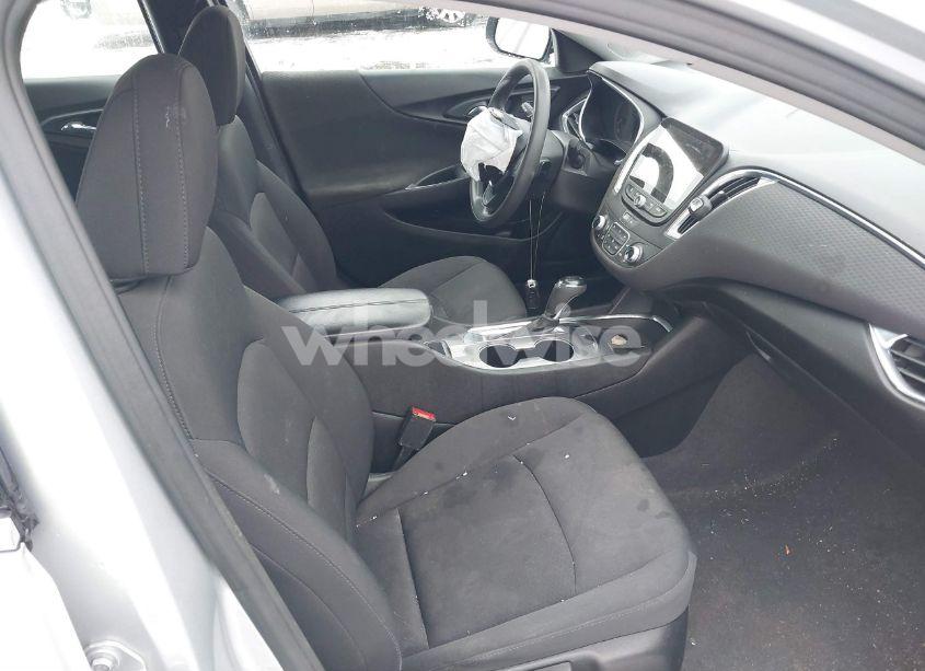 Photo 5 of 2020 Chevrolet Malibu FWD LT (VIN 1G1ZD5ST5LF051911)