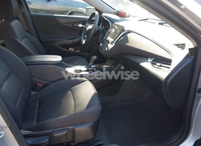 Photo 5 of 2020 Chevrolet Malibu FWD LT (VIN 1G1ZD5ST5LF059488)