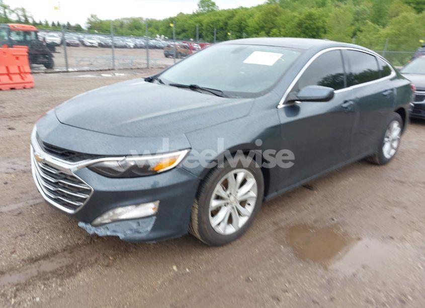 Photo 2 of 2020 Chevrolet Malibu FWD LT (VIN 1G1ZD5ST5LF082690)