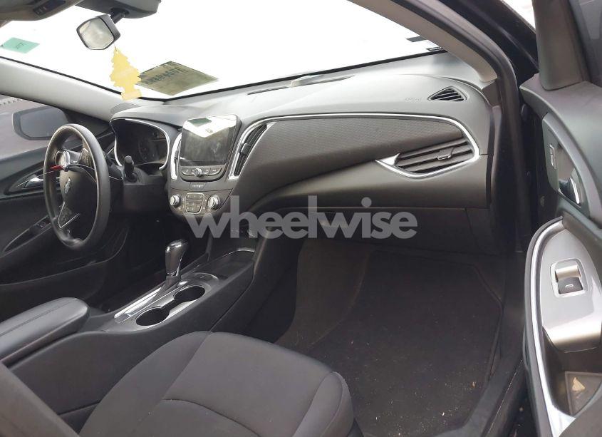 Photo 5 of 2020 Chevrolet Malibu FWD LT (VIN 1G1ZD5ST5LF095178)