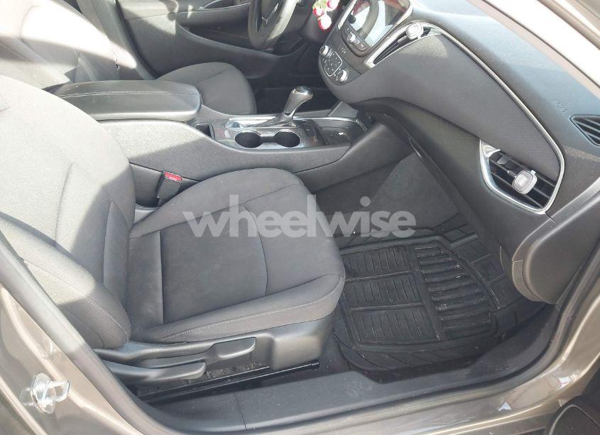 Photo 5 of 2020 Chevrolet Malibu FWD LT (VIN 1G1ZD5ST5LF100492)