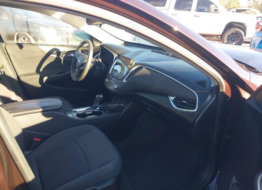 Photo 5 of 2020 Chevrolet Malibu FWD LT (VIN 1G1ZD5ST5LF103313)