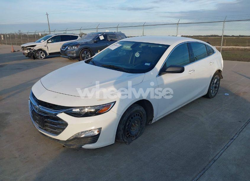 Photo 2 of 2020 Chevrolet Malibu FWD LT (VIN 1G1ZD5ST5LF105109)