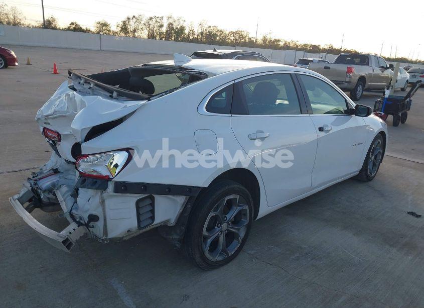 Photo 4 of 2020 Chevrolet Malibu FWD LT (VIN 1G1ZD5ST5LF105109)