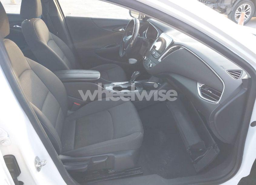 Photo 5 of 2020 Chevrolet Malibu FWD LT (VIN 1G1ZD5ST5LF105109)