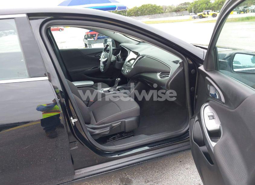 Photo 5 of 2020 Chevrolet Malibu FWD LT (VIN 1G1ZD5ST5LF108169)