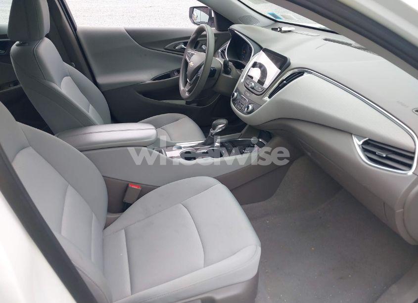 Photo 5 of 2021 Chevrolet Malibu FWD LT (VIN 1G1ZD5ST5MF013015)