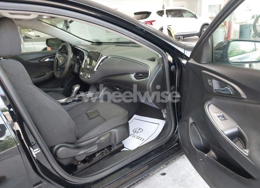 Photo 5 of 2021 Chevrolet Malibu FWD LT (VIN 1G1ZD5ST5MF031949)