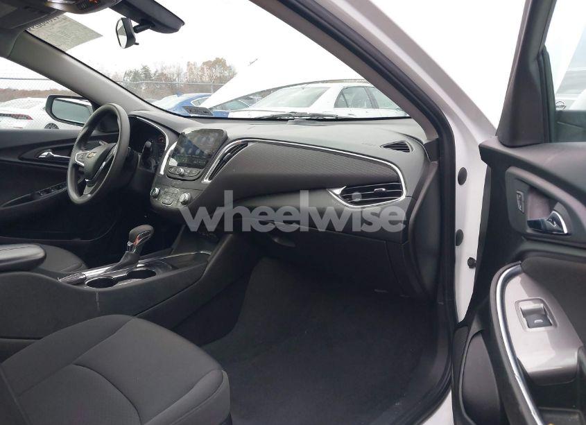 Photo 5 of 2021 Chevrolet Malibu FWD LT (VIN 1G1ZD5ST5MF065499)