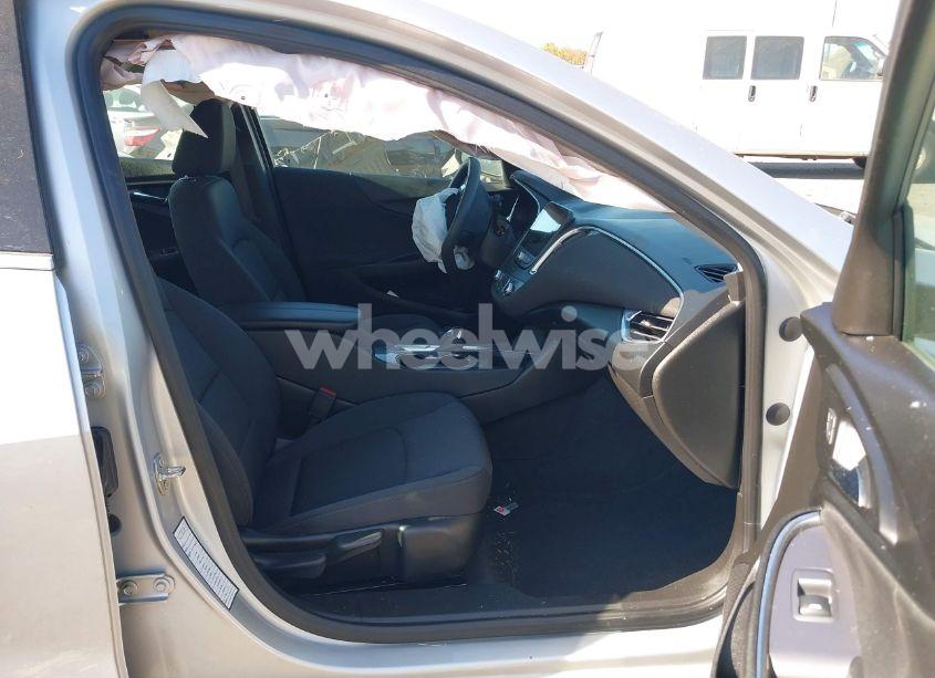 Photo 5 of 2021 Chevrolet Malibu FWD LT (VIN 1G1ZD5ST5MF073750)