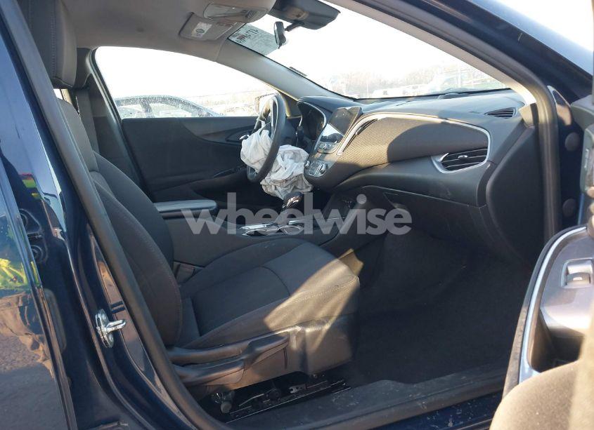 Photo 5 of 2022 Chevrolet Malibu FWD LT (VIN 1G1ZD5ST5NF104772)