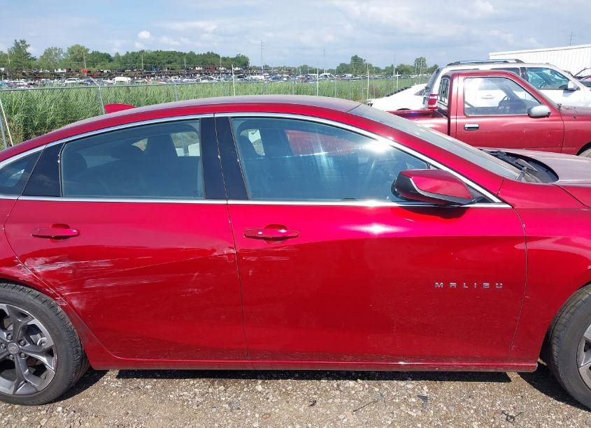 Photo 13 of 2022 Chevrolet Malibu FWD LT (VIN 1G1ZD5ST5NF106229)