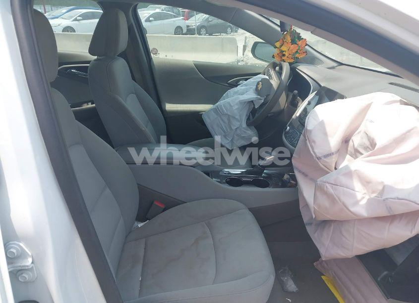 Photo 5 of 2022 Chevrolet Malibu FWD LT (VIN 1G1ZD5ST5NF107140)