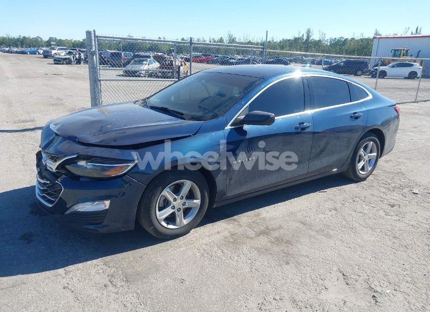 Photo 2 of 2022 Chevrolet Malibu FWD LT (VIN 1G1ZD5ST5NF132071)