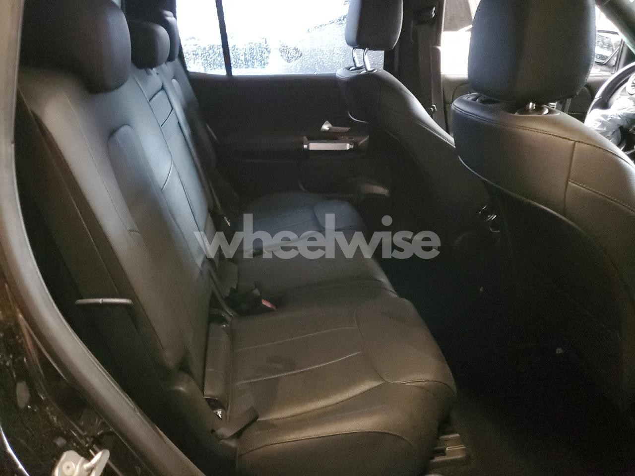 Photo 11 of 2023 MERCEDES-BENZ EQB 300 4MATIC (VIN 1G1ZD5ST5NF133947)