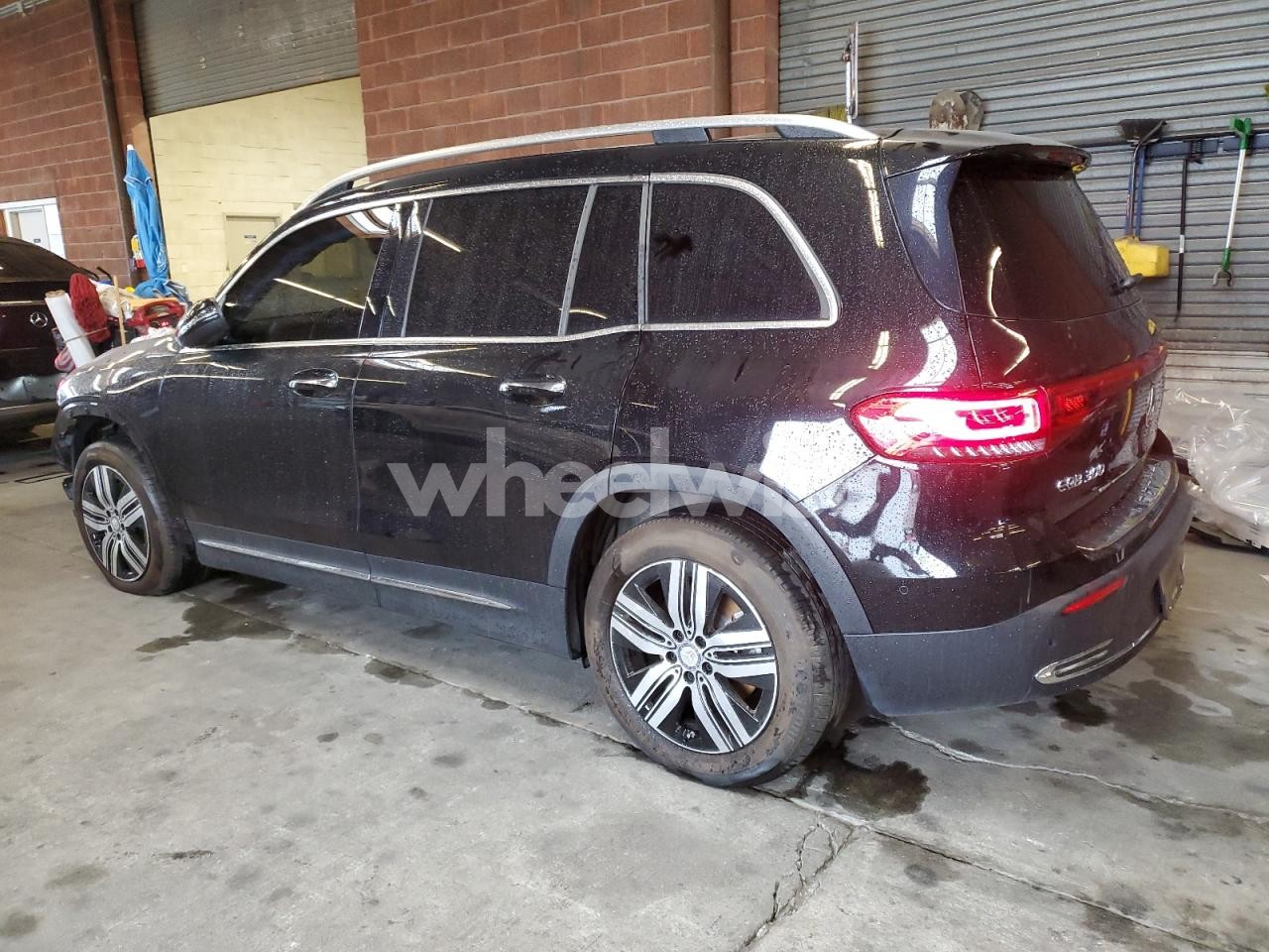 Photo 2 of 2023 MERCEDES-BENZ EQB 300 4MATIC (VIN 1G1ZD5ST5NF133947)